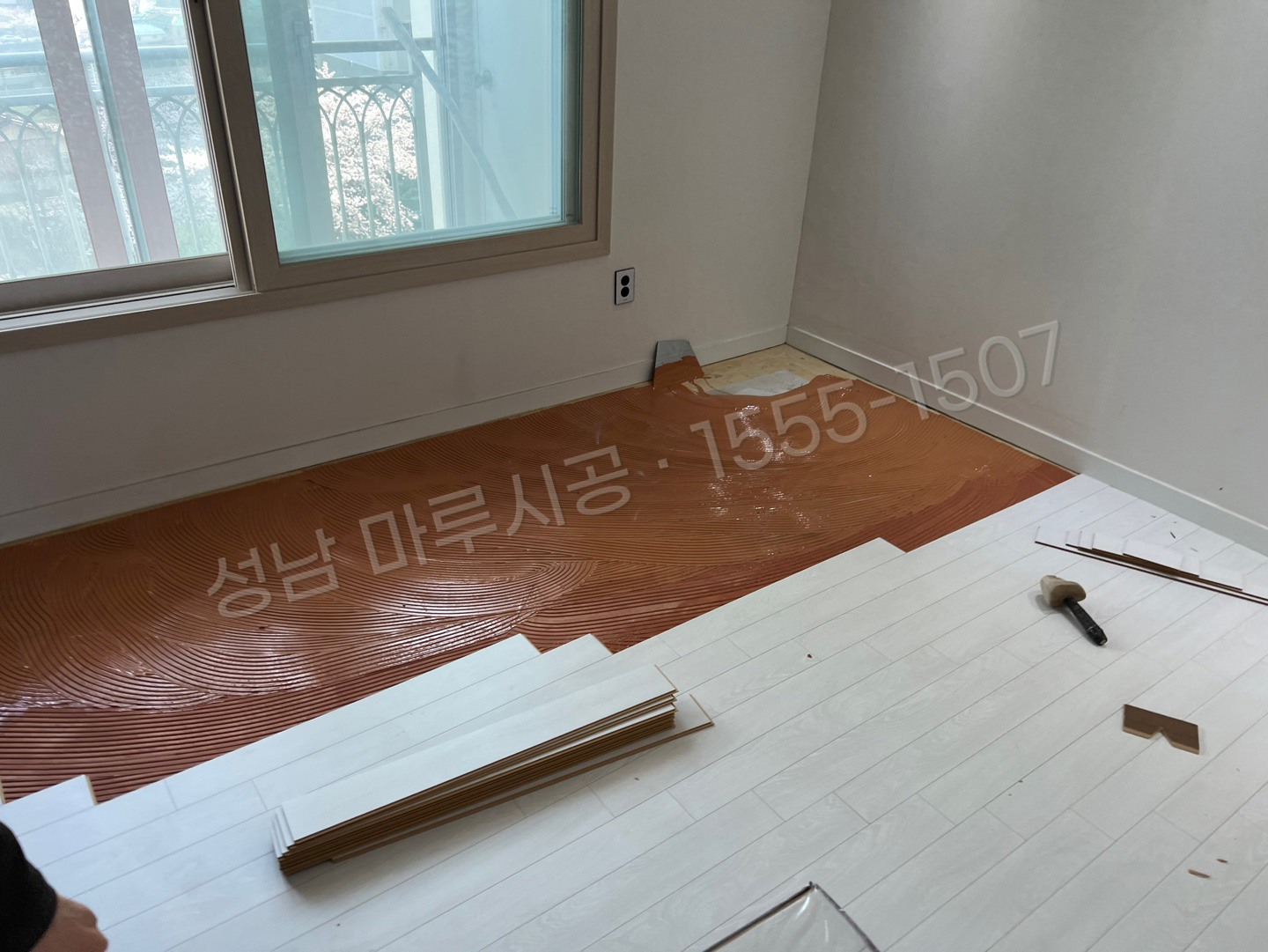 성남 중원구 도촌동 바닥공사 마루시공업체 강마루 동화 나투스진 어반화이트 아파트 시공 중