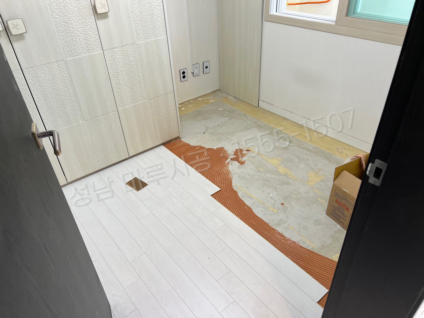 성남 중원구 도촌동 바닥공사 마루시공업체 강마루 동화 나투스진 어반화이트 아파트 시공 중