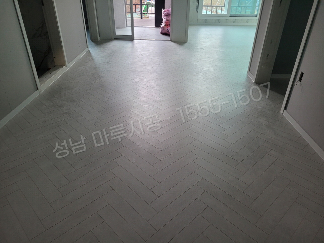 성남 분당구 운중동 바닥공사 마루시공업체 헤링본 동화 나투스진 헤링본 화이트 전원주택 시공 후