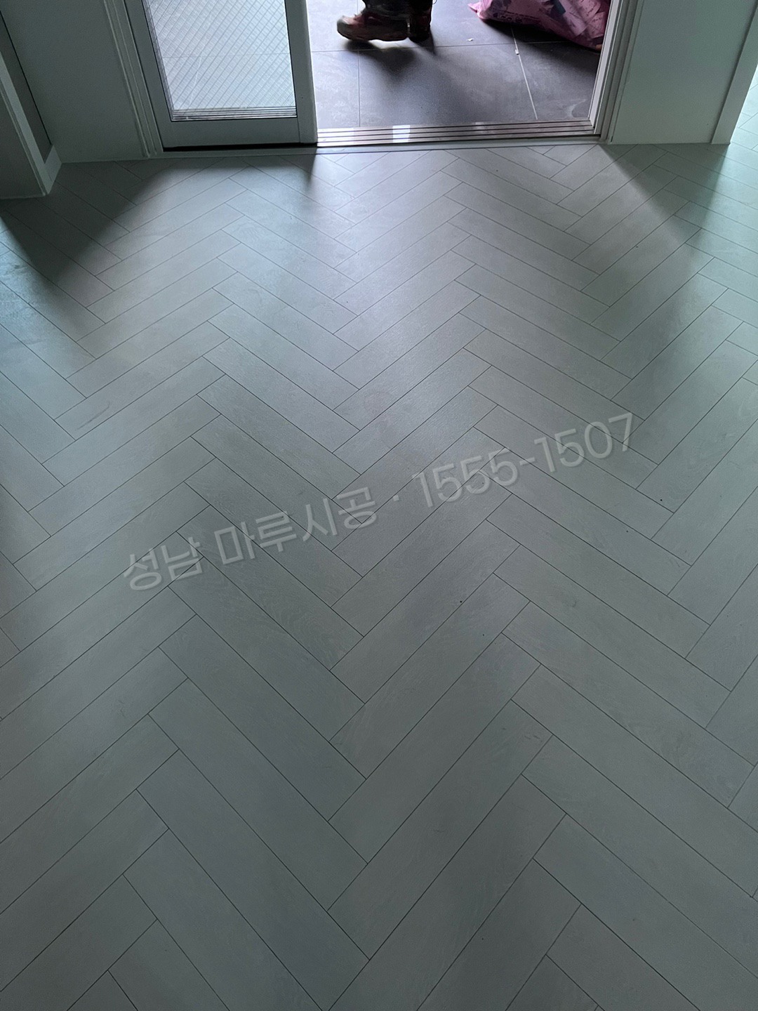 성남 중원구 성남동 바닥공사 마루시공업체 헤링본 동화 나투스진 헤링본 화이트 전원주택 시공 후