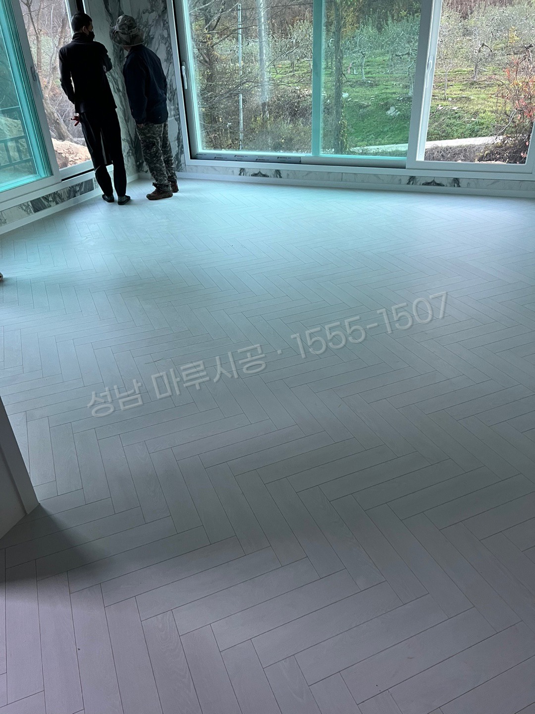 성남 중원구 성남동 바닥공사 마루시공업체 헤링본 동화 나투스진 헤링본 화이트 전원주택 시공 후